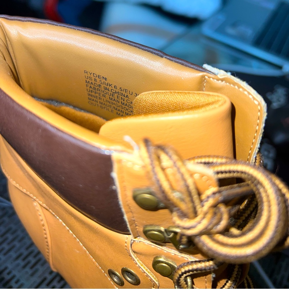 Fall boots - Picture 3 of 6